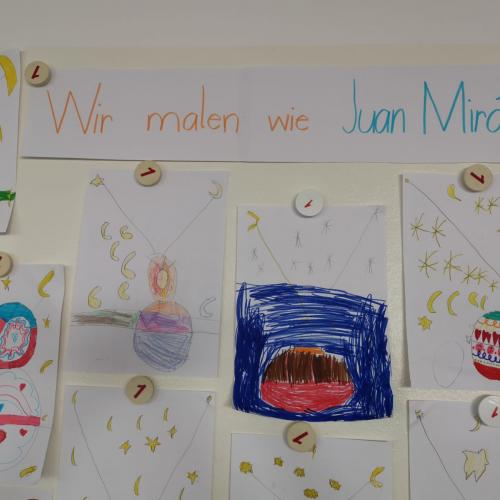 Die Kinder malten ein Bild nach Juan Miro