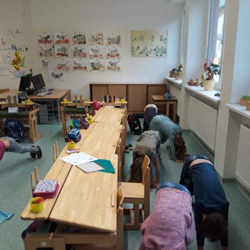 Yoga in der Klasse