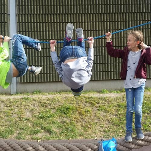 Kinder am Seil
