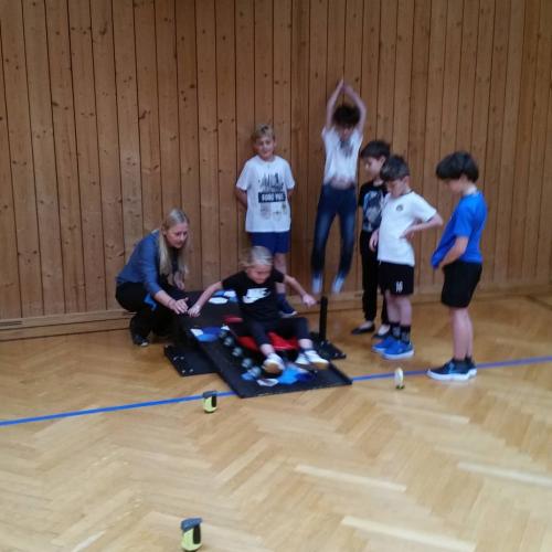 Kind auf der Rodel