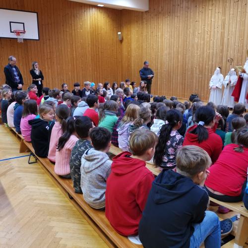 Nikolausfeier im Turnsaal