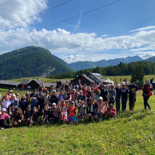 Der Abschlussausflug der diesjährigen 4. Klassen ging auf die Sattelbergalm!