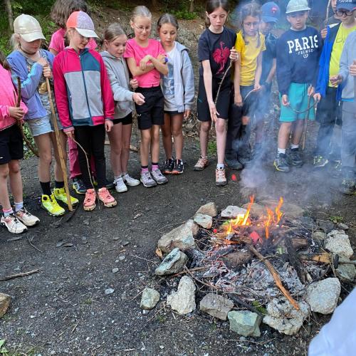 Der Abschlussausflug der diesjährigen 4. Klassen ging auf die Sattelbergalm!