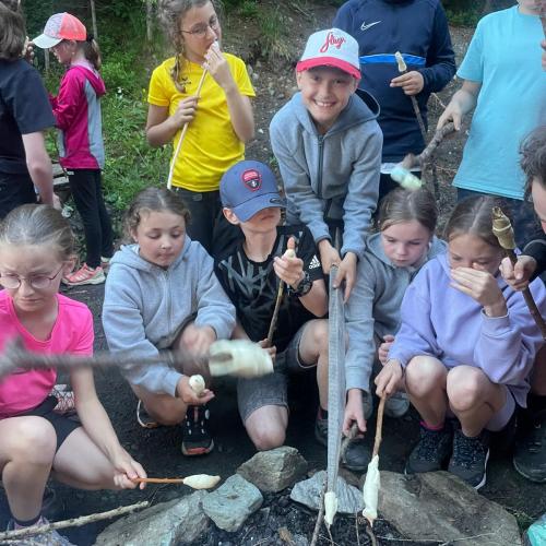 Der Abschlussausflug der diesjährigen 4. Klassen ging auf die Sattelbergalm!