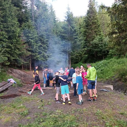 Der Abschlussausflug der diesjährigen 4. Klassen ging auf die Sattelbergalm!