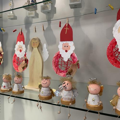 Engel und Nikoläuse