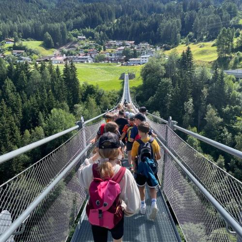 Über die Hängebrücke