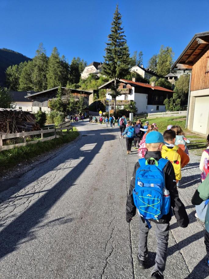 Kinder beim wandern
