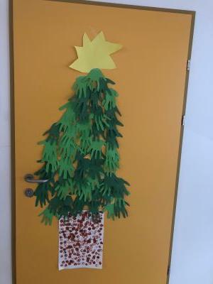 Ein Christbaum aus Papier